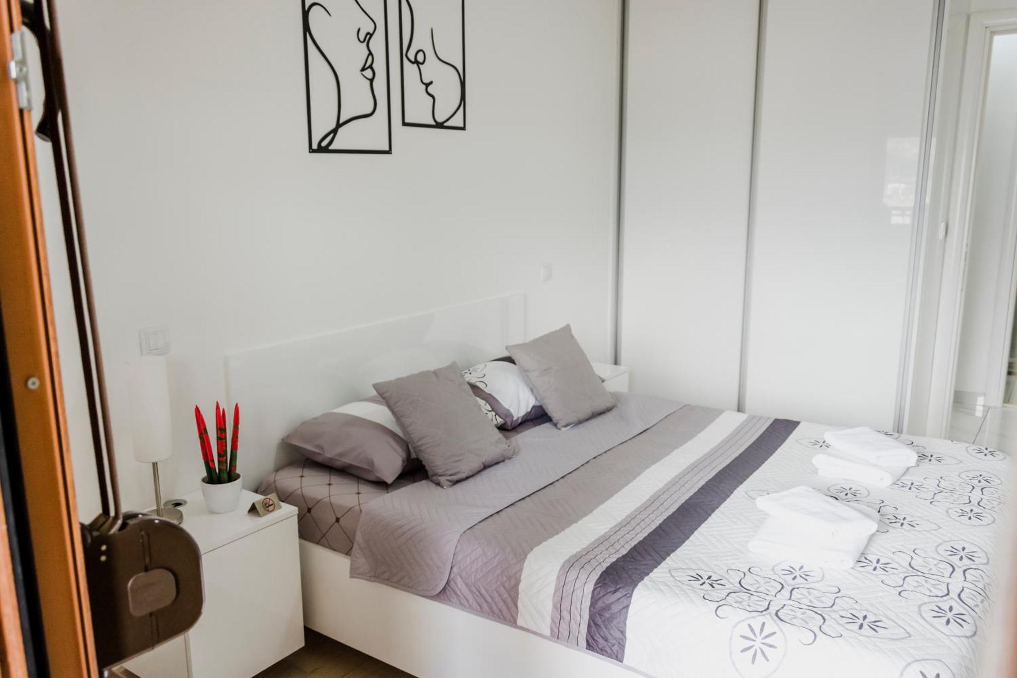 Luka Apartments Flatiron Skopje Buitenkant foto